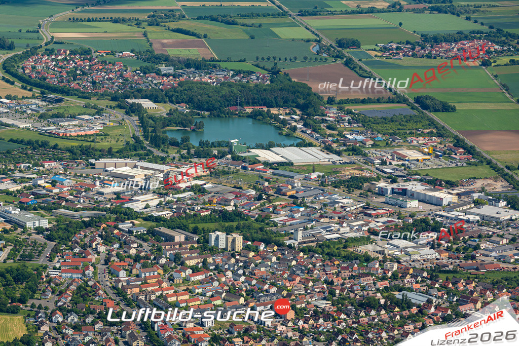 Das Luftbild der Stadt Haßfurt wurde 2022 vom Flugzeug heraus erstellt (keine Drohnen-Aufnahmen) Aufnahmehöhe ca.450 Meter- hohe Bildauflösung und Druck-Qualität. Garantiert!