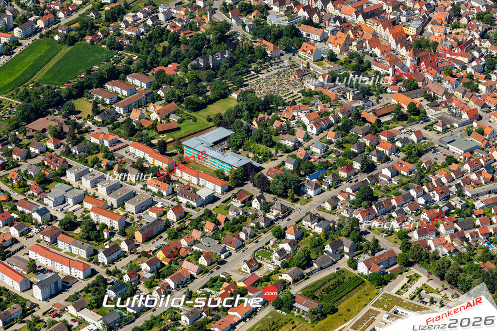 Das Luftbild der Stadt Aichach wurde 2022 vom Flugzeug heraus erstellt (keine Drohnen-Aufnahmen) Aufnahmehöhe ca.450 Meter- hohe Bildauflösung und Druck-Qualität. Garantiert!
