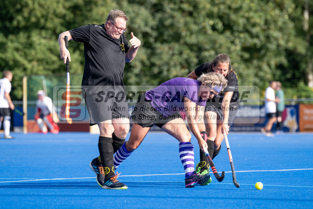 SFE_20240817_0193 | Krefeld, Deutschland, 17.08.2024:  European Cup for Recreational Hockey Players im KTHC Stadion Rot-Weiss Köln Tennis and Hockey Club am 17.08.2024 in Krefeld, Deutschland. (Foto von Stephan Fehrmann)Krefeld, Germany, 17.08.2024: European Cup for Recreational Hockey Players in KTHC Stadion Rot-Weiss Köln Tennis and Hockey Club at 17.08.2024 in Krefeld, Deutschland. (Foto from Stephan Fehrmann)