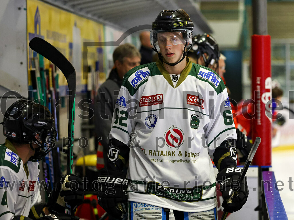 2022-09-09_006_TSV_Erding_gegen_Deggendorfer_SC | Erding, Deutschland, 09.09.2022:
Eishockey, Bayernliga 2022 / 2023, Testspiel, TSV Erding gegen Deggendorfer SC, Endergebnis: 2:5

Mario Strobl (Erding Gladiators, #62)

Foto: Christian Riedel / fotografie-riedel.net