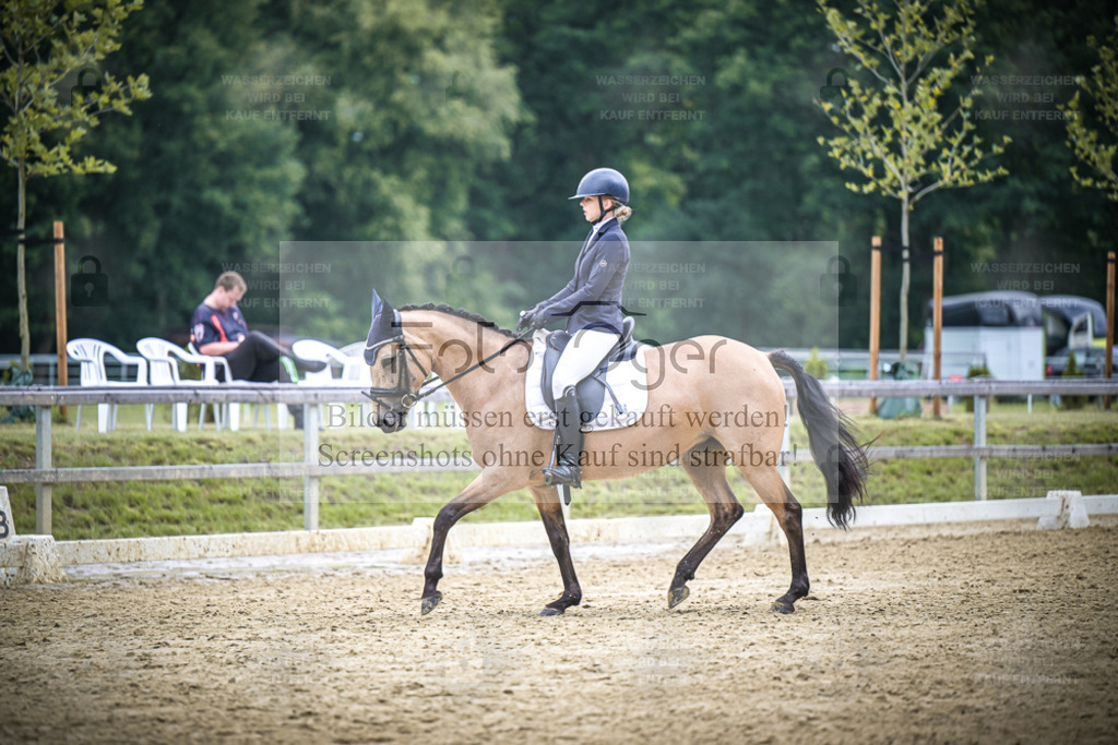 DOS_3811 | Entdecke hochwertige Reitturnierfotos von Foto Oger. Professionell, emotional und authentisch – jetzt Lieblingsmomente im Shop bestellen. - Realisiert mit Pictrs.com