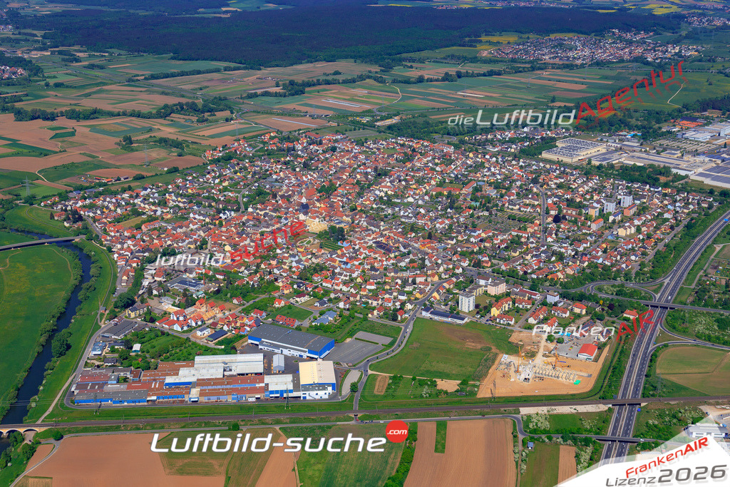 Die Luftbildaufnahme Hallstadt - Hallstadt wurde 2018 mittels Flugzeug (keine Drohne) erstellt. Perfekte Schärfe und Druck- Auflösung- Garantiert!