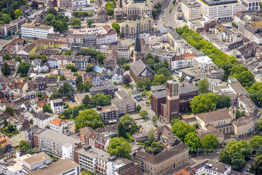 Muelheim240703051 | Luftbild, evang. Petrikirche, unten kath. Kirche St. Mariae Geburt, Diakonisches Werk im Ev. Kirchenkreis An der Ruhr, Altstadt I, Mülheim an der Ruhr, Ruhrgebiet, Nordrhein-Westfalen, Deutschland