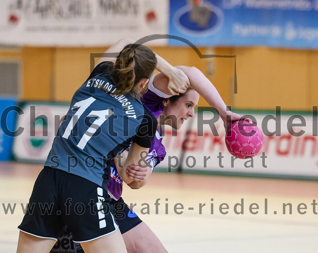 2024-03-23_003_SpVgg_Altenerding_II_gegen_ETSV_09_Landshut | Erding, Deutschland, 23.03.2024:
Handball, Bezirksliga Frauen Altbayern 2023 / 2024, 19. Spieltag, SpVgg Altenerding II gegen ETSV 09 Landshut, Endergebnis: 22:18

Lena Klosik (ETSV 09 Landshut, #11), Kati Gottschalk (SpVgg Altenerding, #11)

Foto: Christian Riedel / fotografie-riedel.net