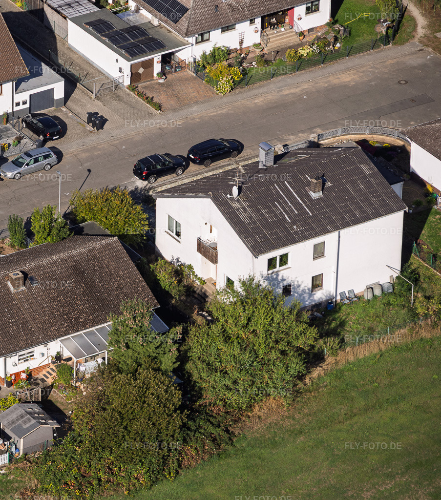 Luftbild: Ortsansicht im Ortsteil Sickenhofen in Babenhausen im Bundesland Hessen in Deutschland. – Foto: IMG_159417.jpg vom 22.09.2026 durch Werner Riehm/FLY-FOTO.de – Auflösung des Originals: 3141 x 3563 px