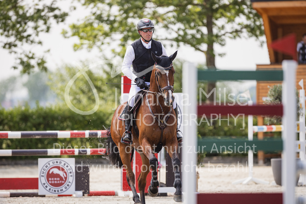 230616_Lemwerder_Springpf-L1-502 | Deine schönsten Turniermomente als professionelle Fotos! Entdecke hochwertige Pferdesport-Fotografie im Online-Shop. Jetzt Fotos finden & bestellen!