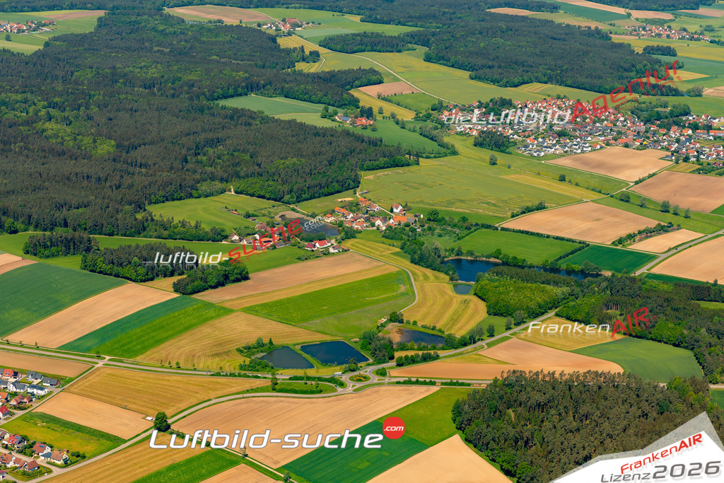 Das Luftbild zeigt : Hirschbach Dürrwangen - Die Luftaufnahme wurde 2024 vom UL-Flugzeug aus erstellt ( keine Drohne ) - Hochauflösende Luftaufnahme - Für grossformatige Ausdrucke geeignet. Die Geschenkidee !Mit Lizenz und Bildrechte bestellbar