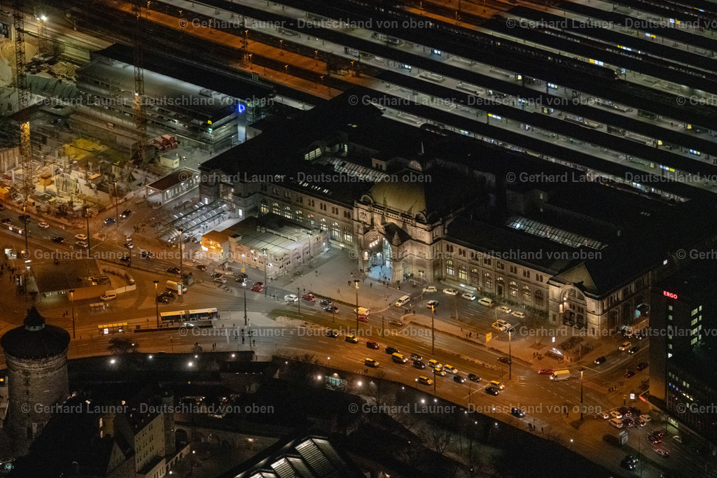 3901525 | NüRNBERG 21.08.2021 Gleisverlauf und Gebäude des Hauptbahnhofes der Deutschen Bahn im Ortsteil Mitte in Nürnberg im Bundesland Bayern, Deutschland. Weiterführende Informationen bei: DB Netz AG,  Deutsche Bahn AG. // Track progress and building of the main station of the railway in the district Mitte in Nuremberg in the state Bavaria, Germany. Further information at: DB Netz AG,  Deutsche Bahn AG. Foto: Gerhard Launer