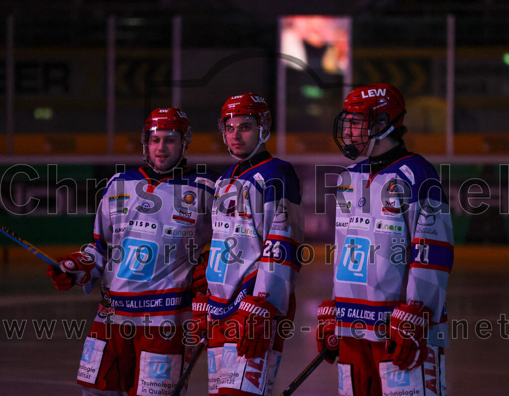 2026-02-15_010_TSV_Erding_gegen_EC_Peiting | Erding, Deutschland, 15.02.2026:Eishockey, Oberliga Süd 2025 / 2026, 47. Spieltag, TSV Erding gegen EC Peiting, Endergebnis: 4:5Thomas Heger (EC Peiting, #24), Artur Richter (EC Peiting, #71)Foto: Christian Riedel / fotografie-riedel.net