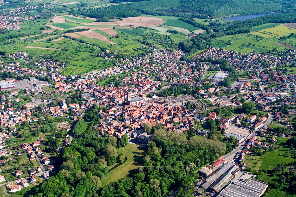 Aerial view: View of the town in Reichshoffen in the state Bas-Rhin, France.Photo: IMG_10839.jpg taken on 05/12/2008 by Werner Riehm/FLY-FOTO.comResolution of the original: 3456 x 2304 px
