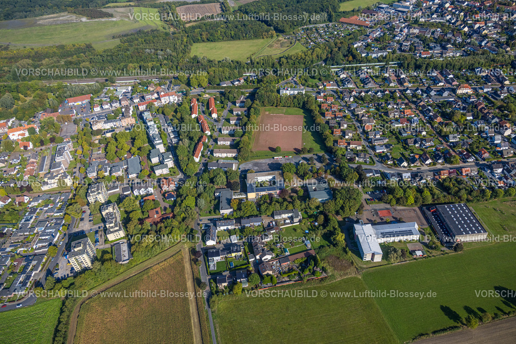 Hamm250900039 | Luftbild, Wohngebiet Pelkum mit Aschenplatz, Wohnsiedlung Reihenhäuser Kobbenskamp mit Waldorfschule und Alfred-Delp-Schule, Stadtbezirk Pelkum, Hamm, Ruhrgebiet, Nordrhein-Westfalen, Deutschland