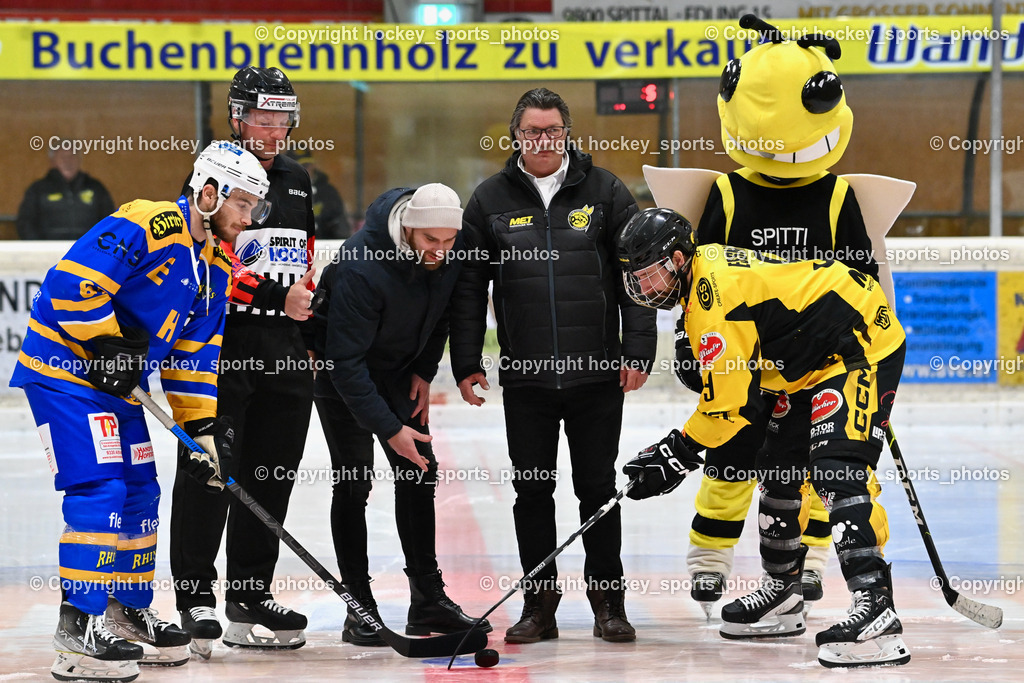 EC Spittal Hornets vs. EHC Althofen 6.1.2024 | Puckeinwurf, Puckspende, #67 Schettina Kevin, LEITL Michael Referee, Marco Kudler, Obmann EC Spittal Hornets Ludwig Zauchner, Maskottchen EC Spittal Hornets Spitti, #9 Essmann Kevin