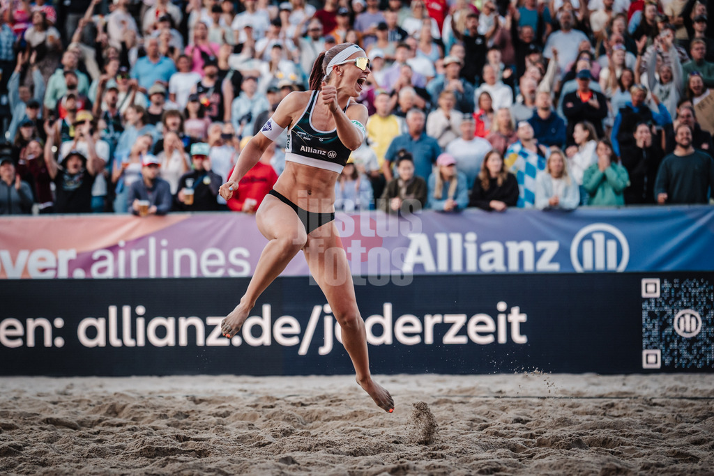 Beachvolleyball | Frauen | Deutsche Meisterschaften 2025 Timmendorfer Strand | 06.09.2025 | Sandra Ittlinger jubelt nach dem Sieg im Halbfinale