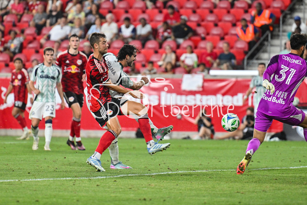 New York Red Bulls - New England Revolution | in dieser Szene trifft Leo CAMPANA (New England 9) nochmal zum 3-5 / Tor / Torschuetze / Freude / Happy / Major League Soccer: New York Red Bulls - New England Revolution, Red Bull Arena am 16.07.2025