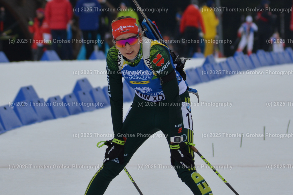 IBU WC Biathlon Oberhof 2018 | PREUSS Franziska (GER) im Ziel (Platz 21); IBU WC Biathlon Oberhof 2018, 10 km Verfolgung der Frauen am 06.01.2018 in der DKB Ski Arena in Oberhof, (Deutschland) - Realisiert mit Pictrs.com