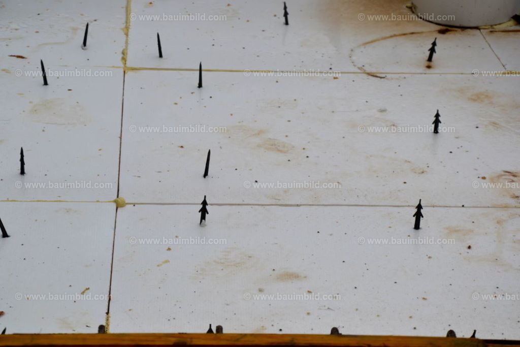 bib-lg04-betonarbeiten-0124 | Nach LV-Leistungsgruppen sortierte Detailfotos über den Bau eines Hauses. Alle Hausbau-Bilder direkt vom Urheber und Autor der Website Haus-Selber-Bauen.com