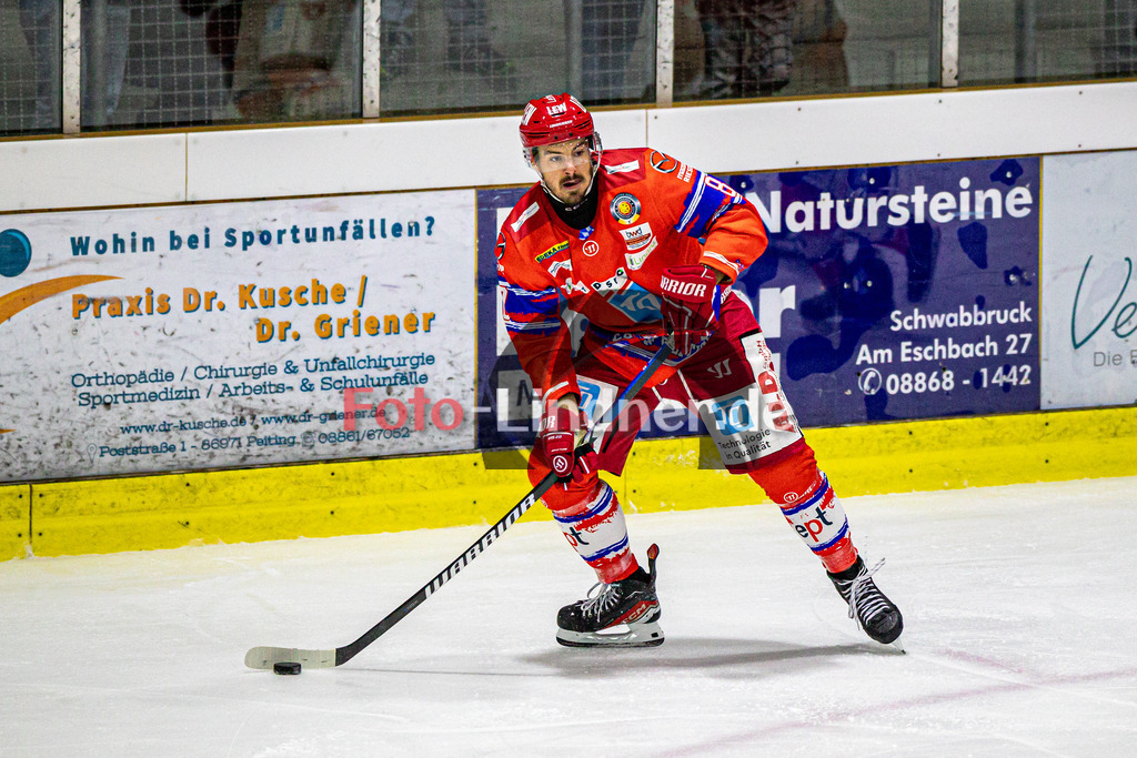 EC Peiting vs EV Füssen | Eishockey Oberliga Süd Vorrunde 2024/2025, EC Peiting vs EV Füssen, 20241002,Felix BRASSARD (ECP 8) in Aktion, Freisteller,2024-10-02 in Peiting (Eisstadion)Felix BRASSARD (ECP 8)Copyright: WolfgangxLindner foto-lindner.de
