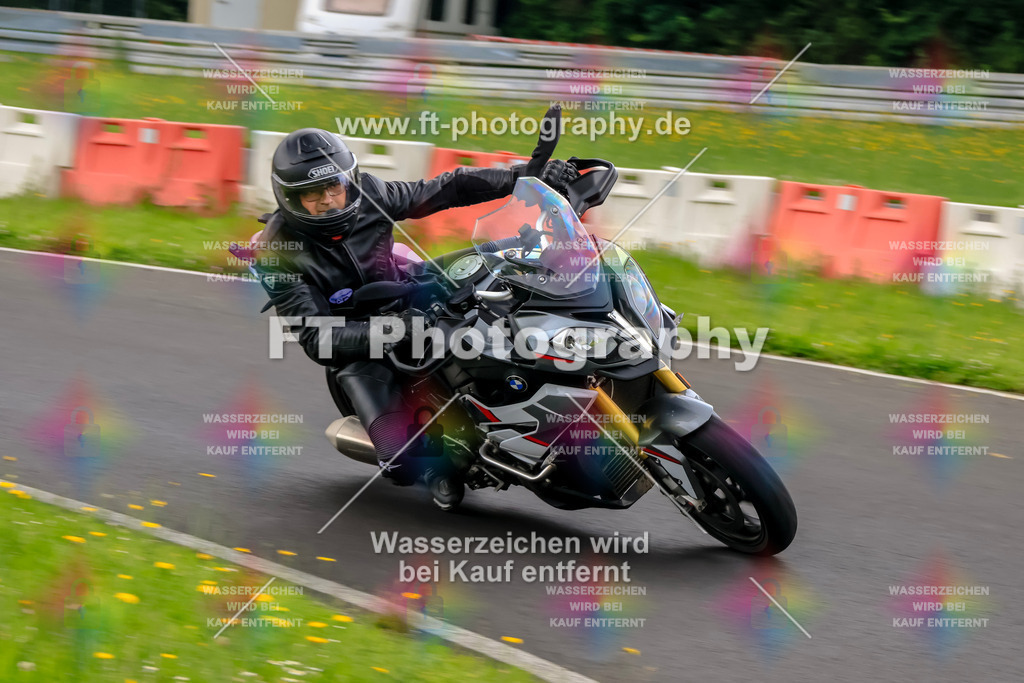 VBK-6937 | Hier findet Ihr Bilder von Touristenfahrten auf der Nürburgring Nordschleife oder von anderen Veranstaltungen die ich besucht habe. Viel Spass beim Durch Schauen 