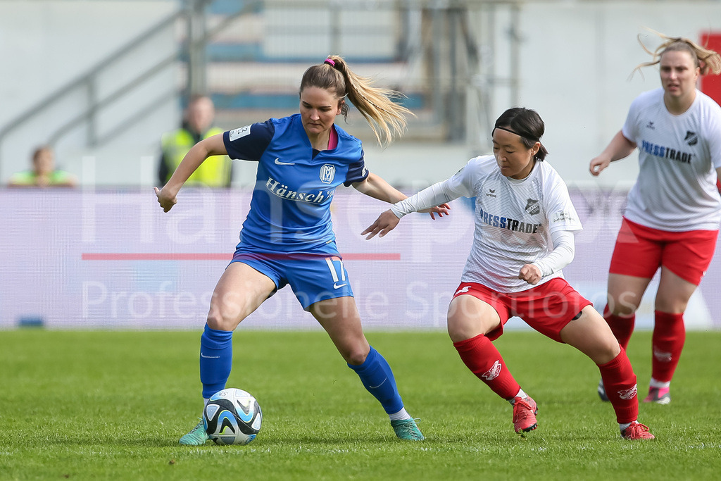 Fussball, 2. Frauen-Bundesliga, SV Meppen - SC Sand | v.li.: Noreen Günnewig (SV Meppen, 17) und Rio Takizawa (SC Sand, 24) im Zweikampf, Duell, Dynamik, Aktion, Action, Spielszene, DIE DFB-RICHTLINIEN UNTERSAGEN JEGLICHE NUTZUNG VON FOTOS ALS SEQUENZBILDER UND/ODER VIDEOÄHNLICHE FOTOSTRECKEN. DFB REGULATIONS PROHIBIT ANY USE OF PHOTOGRAPHS AS IMAGE SEQUENCES AND/OR QUASI-VIDEO.