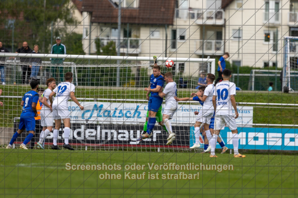 20250529_175128_0176 | #,  VfL Kirchheim (blau) vs. 1.FC Eislingen (weiß), Fußball, Bezirkspokal Finale - Bezirk Neckar/Fils, 2024/2025, Rasenplatz VfL Stadion Kirchheim, Jesinger Straße 105, 73230 Kirchheim, 29.05.2025 - 16:30 Uhr,Foto: PhotoPeet-Sportfotografie/Peter Harich