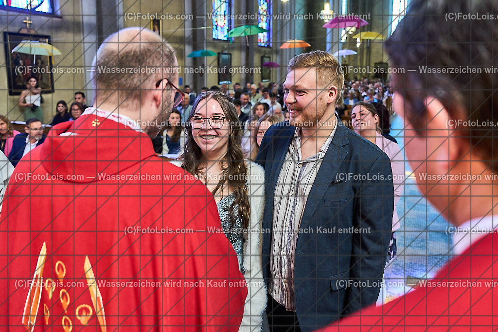 ALP1118_PfarrFirmung Wieselburg_Firmvorgang | (C)FotoLois.com, Alois Spandl, Firmung in der Pfarrkirche Wieselburg mit Generalvikar Dr. Christoph Weiss, Dechant Pfarrer Daniel Kostrzycki und Monignore Franz Dammerer, Sa 15. Juni 2024.