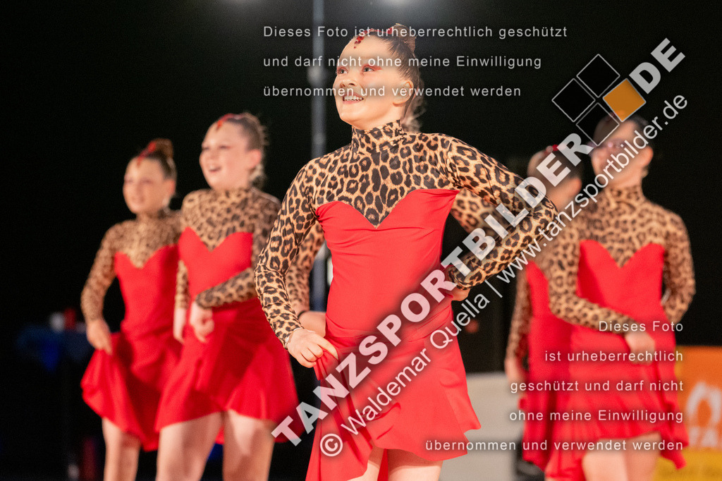 20250504-00999 | Hier finden Sie Tanz Bilder vom Latein und Standard Formationen tanzen. Sportbilder vom Tanzsport. Schöne Fotos und von Weltmeisterschaft, Europameisterschaft, Bundesliga, Regionalliga, Oberliga und Landesliga sowie von GOC Stuttgart, DanceComp, WM Bremen