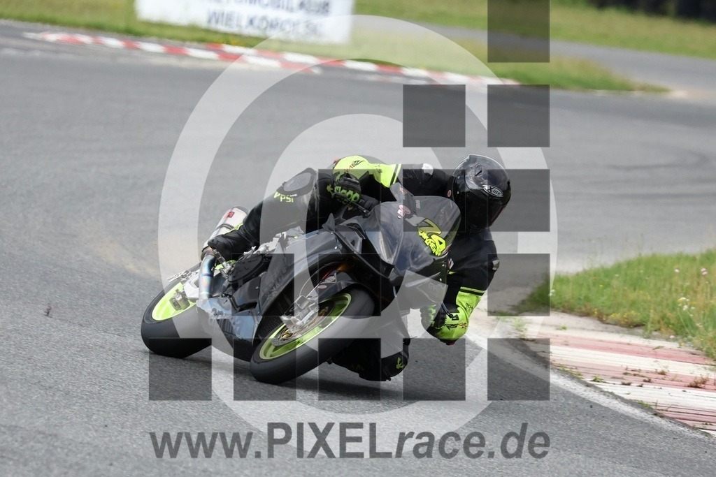 0174-20240604_36748 | Schöne Erinnerungen an spannende Momente - das festzuhalten ist unser Job. PIXELrace.de ist seit 2003 auf den Rennstrecken Europas unterwegs um die Action draußen beim Fahren und die wunderbare Stimmung imm Fahrerlager für euch einzufangen.