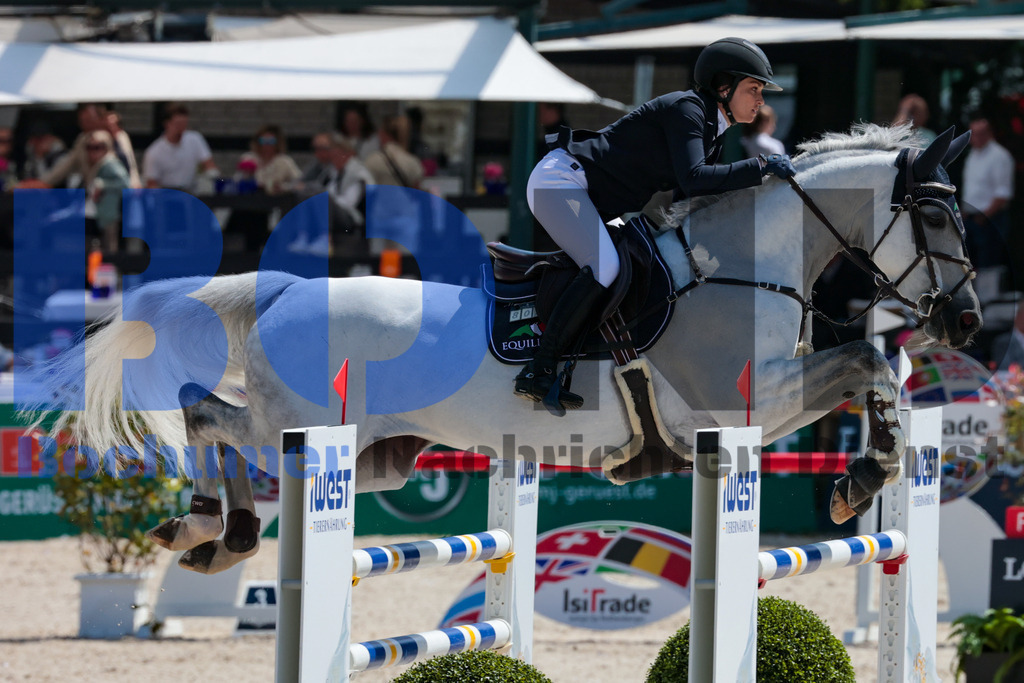 Longines Balve Optimum - Springen Samstag {date} -  | {headline}(Foto: Sebastian Sendlak / BOND) - Realisiert mit Pictrs.com