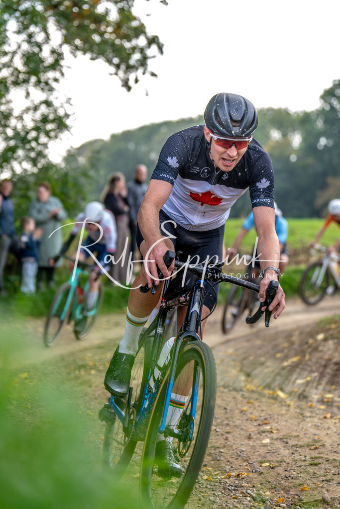 Ralf Eppink Photography 20251012_DSC02993 | Sportfotografie, Eventfotografie, Porträtfotografie, Radsport Fotograf, Triathlon Fotograf, Düsseldorf Fotograf, Köln Fotograf, Actionfotografie, Teamfotografie, Peoplefotografie, Business Portraits, Veranstaltungsfotografie, Reportagefotografie - Realisiert mit Pictrs.com