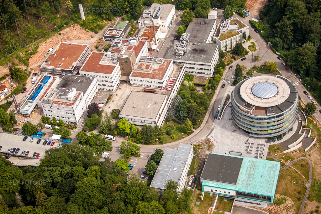 Luftbild: Forschungs- Gebäude und Bürokomplex des europäischen Forchungszentrums für Molekularbiologie EMBL Heidelberg-Bierhelderhof im Ortsteil Rohrbach in Heidelberg im Bundesland Baden-Württemberg in Deutschland. Foto: IMG_29930.jpg vom 02.07.2010 durch Werner Riehm/FLY-FOTO.de