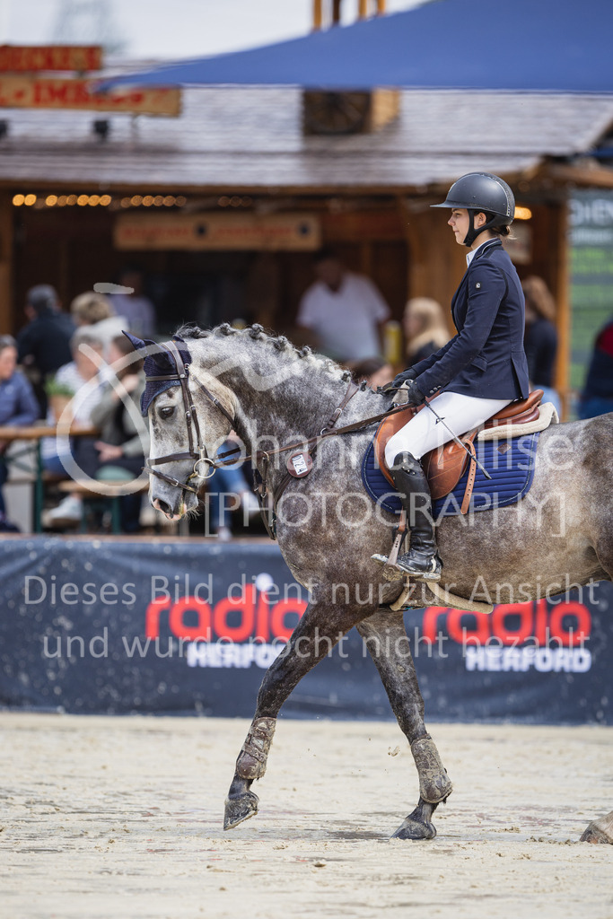 230728_BHO_A1-Stil-1-121 | Deine schönsten Turniermomente als professionelle Fotos! Entdecke hochwertige Pferdesport-Fotografie im Online-Shop. Jetzt Fotos finden & bestellen!