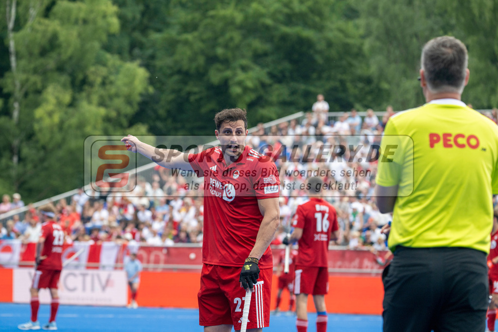 Final4_20250601-1546-Z09_4906 | Krefeld, Deutschland, 01.06.2025:  Feldhockey Final4 2025 – „Deutsche Feldhockey-Meisterschaften 2025“ Crefelder HTC - Rot-Weiss Köln (Finale Herren) im Gerd-Wellen-Hockeyanlage am 01.06.2025 in Krefeld, Deutschland. (Foto von Kramhöller/Fehrmann/Kaste)Krefeld, Germany, 01.06.2025: Feldhockey Final4 2025 – „Deutsche Feldhockey-Meisterschaften 2025“ Harvestehuder HTC - Düsseldorfer HC (Finale Damen) in Gerd-Wellen-Hockeyanlage at 01.06.2025 in Krefeld, Deutschland. (Foto from Kramhöller/Fehrmann/Kaste)