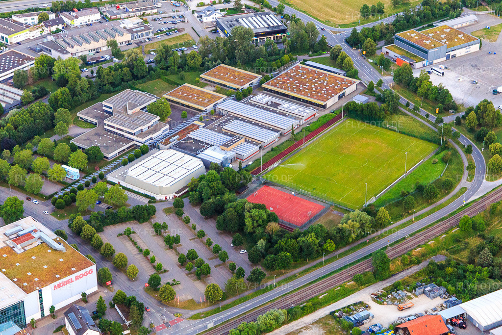 Luftbild: Philipp-Matthäus-Hahn-Schule und Kreissporthalle in Balingen im Bundesland Baden-Württemberg in Deutschland. Foto: IMG_148664.jpg vom 25.06.2025 durch Werner Riehm/FLY-FOTO.dePhilipp-Matthäus-Hahn-Schule - Gewerbliche Schule Balingen
