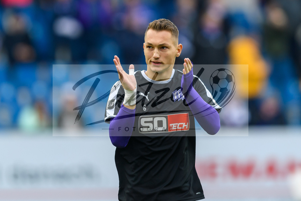 OSNTSV20211106_070 | Fussball, Herren: Sven Koehler (VfL Osnabrueck) gestikuliert, Gestik bei dem Spiel der 3. Liga zwischen VfL Osnabrueck und TSV 1860 Muenchen im Stadion an der Bremer Bruecke am 06.11.2021 in Osnanbrueck, Deutschland.DFB / DFL REGULATIONS PROHIBIT ANY USE OF PHOTOGRAPHS AS IMAGE SEQUENCES AND/OR QUASI-VIDEO. - Realisiert mit Pictrs.com