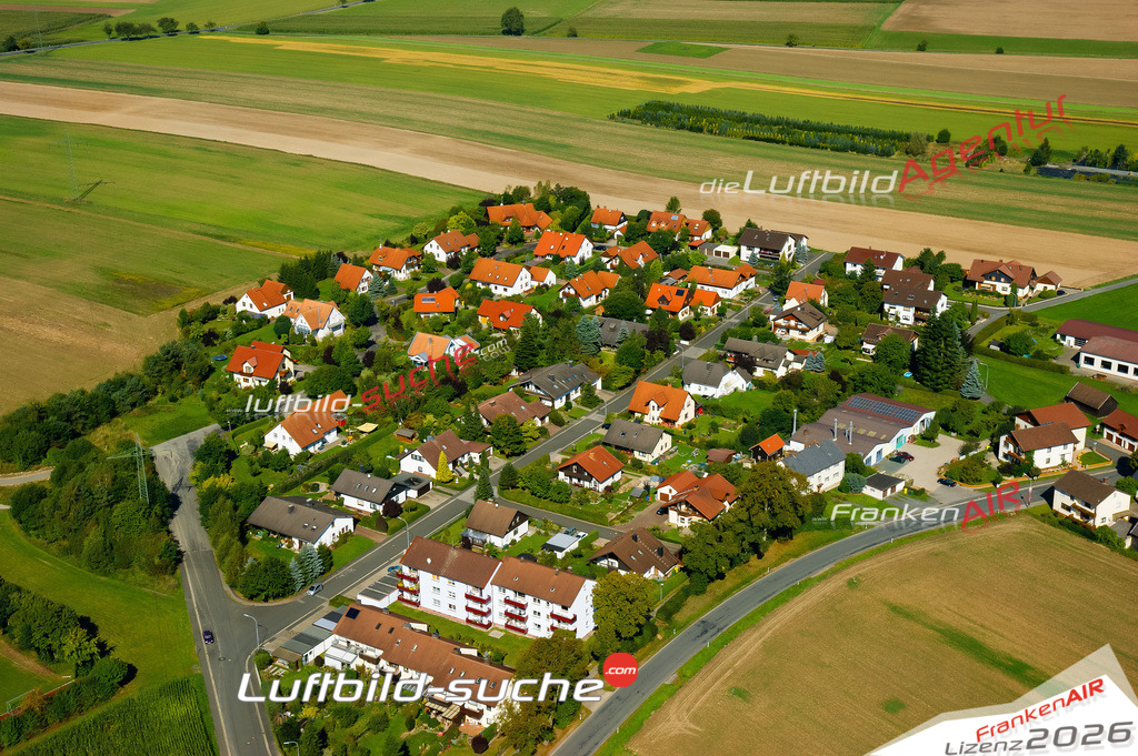 Die Luftaufnahme Neundorf - Mitwitz wurde vom UL-Flugzeug (keine Drohne) aus fotografiert.Hohe Druck- Auflösung-die Geschenkidee!