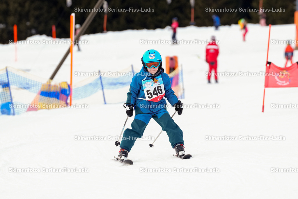 SRF_02.01.2026_0920 | Skirennfotos,Serfaus,Fiss,Ladis,Kinderskirennen,Winter,Tirol,Oberland,skirace,SFL,feelfree,weil wir's genießen,ski,Ski,skifahren,Sonnenplateau, - Realisiert mit Pictrs.com