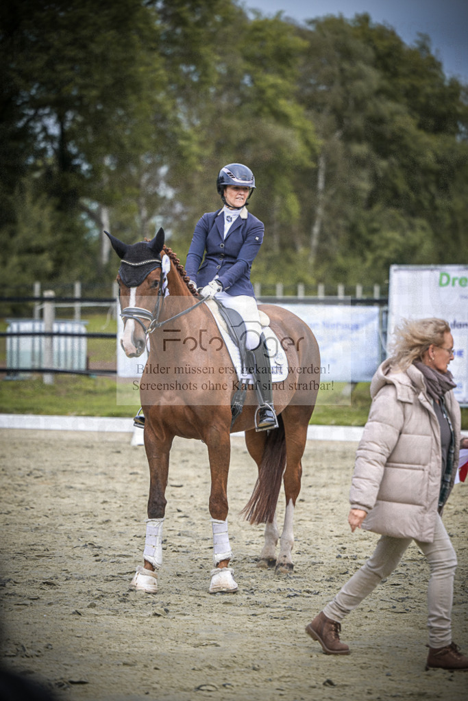 DOS_0024 | Entdecke hochwertige Reitturnierfotos von Foto Oger. Professionell, emotional und authentisch – jetzt Lieblingsmomente im Shop bestellen.Deutschlandweite Turnierfotografie. - Realisiert mit Pictrs.com