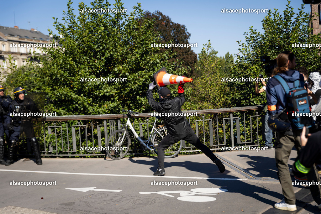 _B7A0444 | manifestation de lycéens à Strasbourg, le 6 octobre 2026, dans le cadre d’un mouvement national de protestation contre les conditions d’apprentissage. - Realisiert mit Pictrs.com