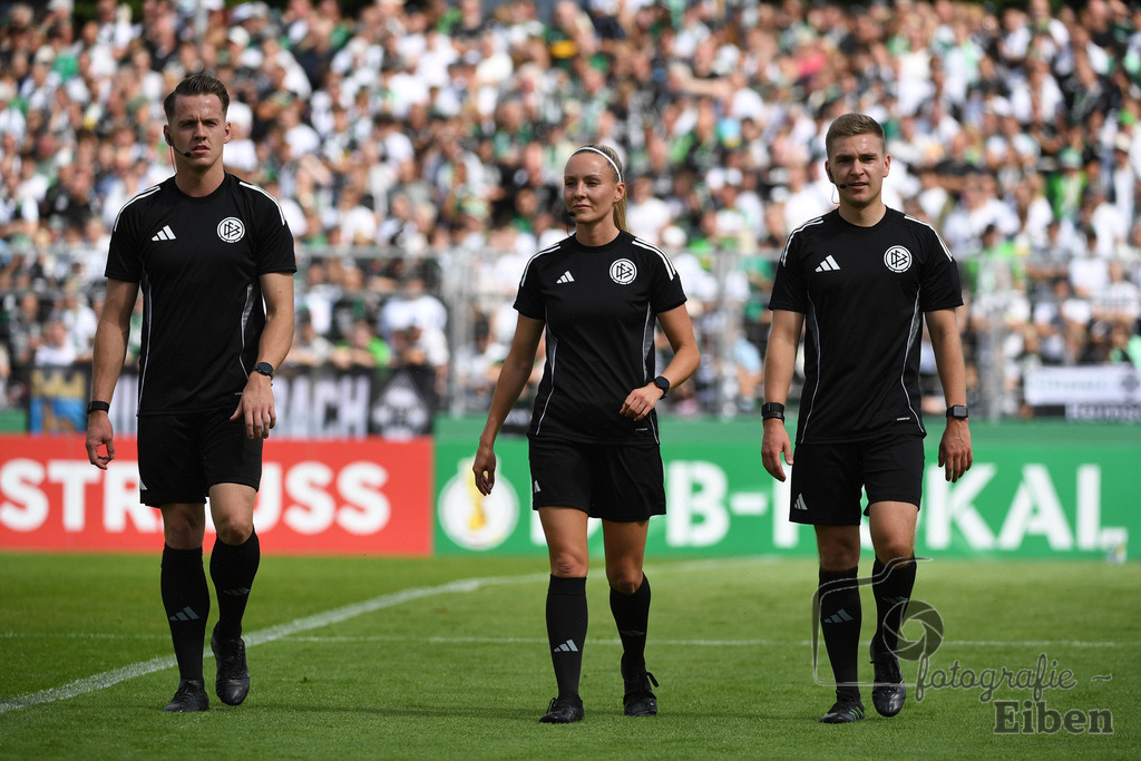 SV Atlas-Delmenhorst-Borussia Mönchengladbach | DFB-Pokal 1. Runde;SV Atlas Delmenhorst (gelb)-Borussia Mönchengladbach (schwarz) am 17.08.2025 in Oldenburg (Marschweg-Stadion), Photo: Philip Eiben 2025 - Realisiert mit Pictrs.com