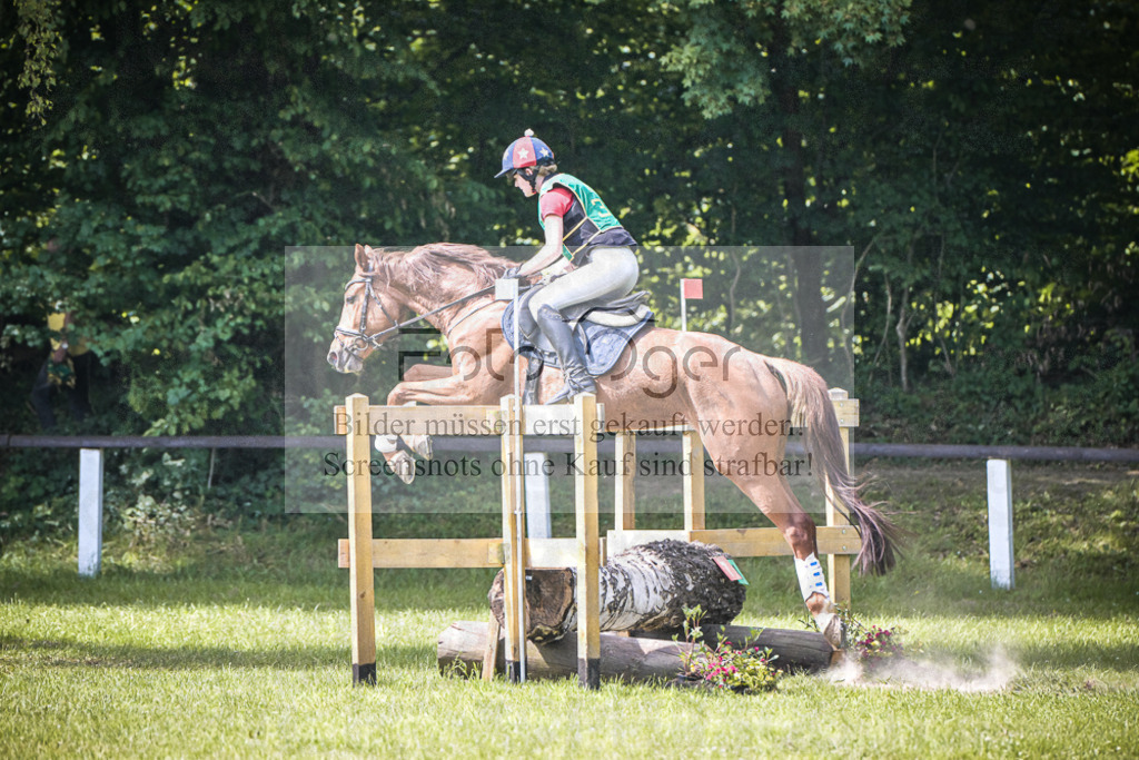 DOS_0195 | Entdecke hochwertige Reitturnierfotos von Foto Oger. Professionell, emotional und authentisch – jetzt Lieblingsmomente im Shop bestellen.Deutschlandweite Turnierfotografie. - Realisiert mit Pictrs.com