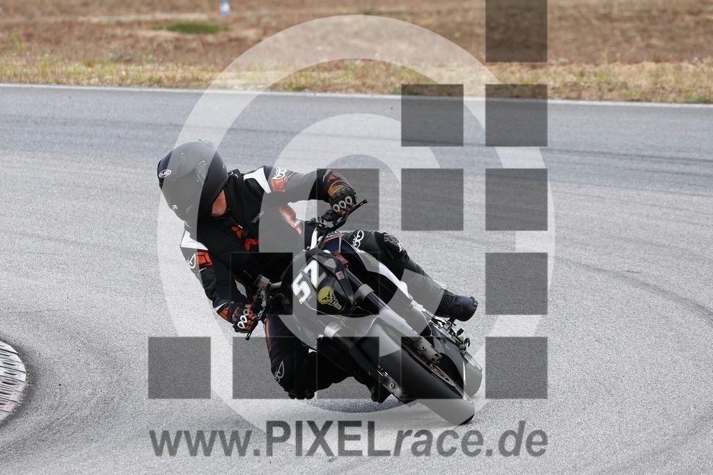 0052-20240518_10808 | Schöne Erinnerungen an spannende Momente - das festzuhalten ist unser Job. PIXELrace.de ist seit 2003 auf den Rennstrecken Europas unterwegs um die Action draußen beim Fahren und die wunderbare Stimmung imm Fahrerlager für euch einzufangen.