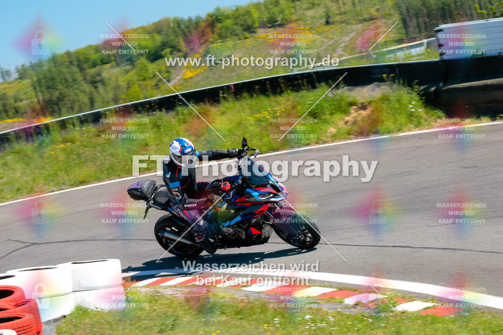 Moto-TeamOBK-21866 | Hier findet Ihr Bilder von Touristenfahrten auf der Nürburgring Nordschleife oder von anderen Veranstaltungen die ich besucht habe. Viel Spass beim Durch Schauen 