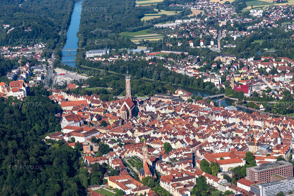 Luftbild: Altstadt Landshut in Landshut im Bundesland Bayern in Deutschland. Foto: IMG_133058.jpg vom 03.07.2022 durch Werner Riehm/FLY-FOTO.deStadt Landshut