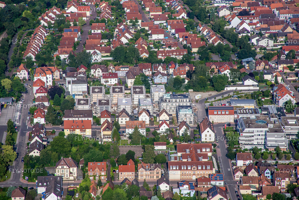 Gebäude- Ensemble- Baustellen zum Neubau eines Stadtquartiers 'Im Stadtkern' | Luftbild: Gebäude- Ensemble- Baustellen zum Neubau eines Stadtquartiers 'Im Stadtkern' in Kandel im Bundesland Rheinland-Pfalz in Deutschland. Foto: IMG_090028.jpg vom 26.06.2016 durch Werner Riehm/FLY-FOTO.de - Realisiert mit Pictrs.com