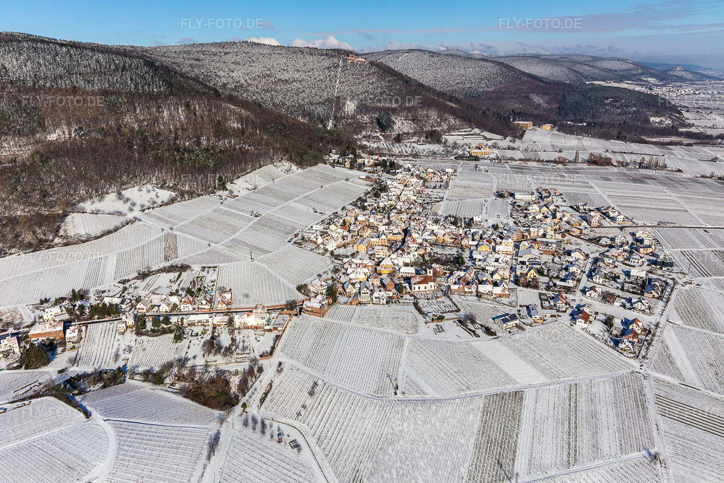 Luftbild: Winterluftbild im Schnee in Weyher in der Pfalz im Bundesland Rheinland-Pfalz in Deutschland. Foto: IMG_124518.jpg vom 11.02.2021 durch Werner Riehm/FLY-FOTO.de