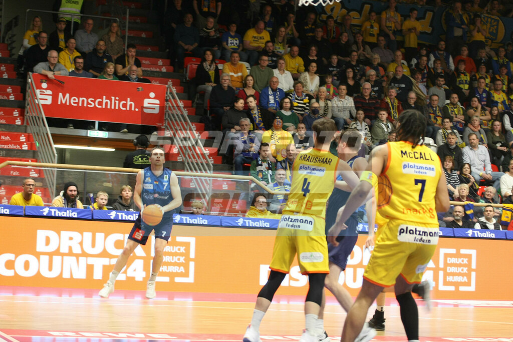 Phoenix Hagen - Eisbären Bremerhaven | Adrian Breitlauch am Ball - © Sportfoto-Sale (MK) - Realisiert mit Pictrs.com