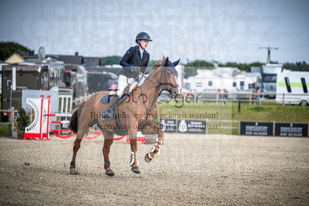 DOS_3969 | Entdecke hochwertige Reitturnierfotos von Foto Oger. Professionell, emotional und authentisch – jetzt Lieblingsmomente im Shop bestellen.Deutschlandweite Turnierfotografie. - Realisiert mit Pictrs.com