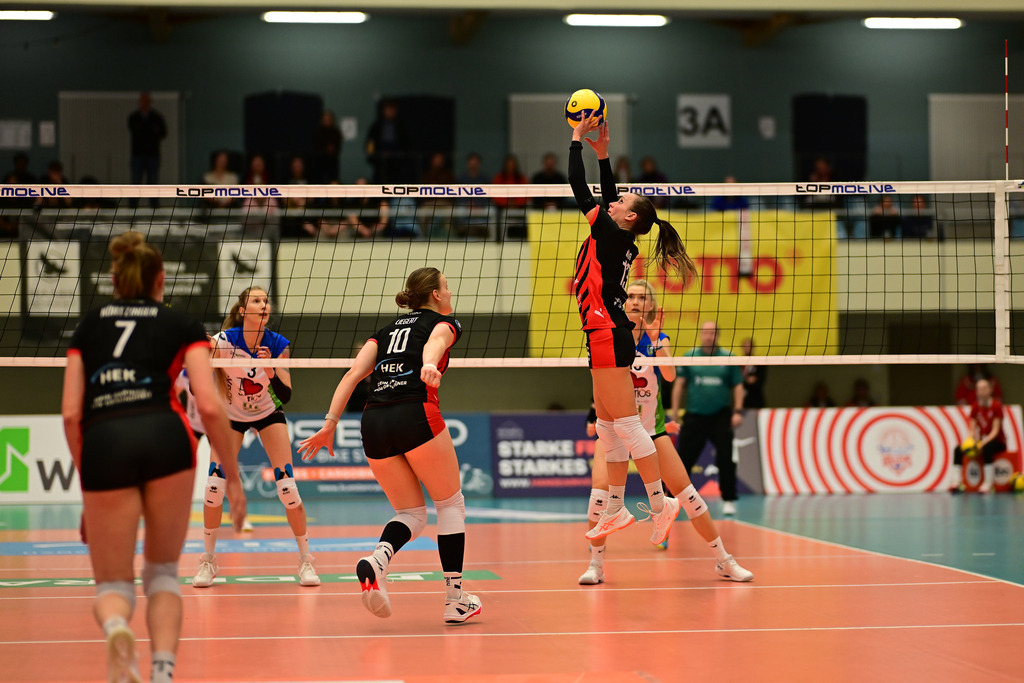 Volleyball I Frauen I Saison 2025-2026 I Bundesliga I Hauptrunde I ETV Hamburger Volksbank Volleys - Skurios Volleys Borken | Der Sportfotograf. - Realisiert mit Pictrs.com