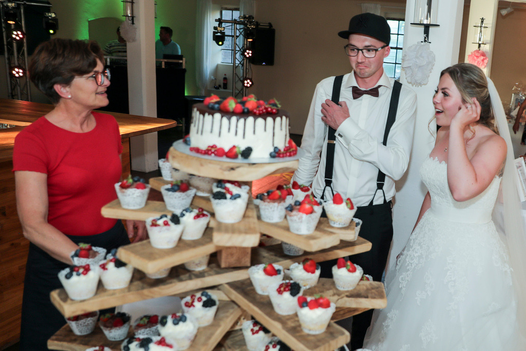 top-top.de Hochzeiten040 | Foto, Video, Fotografie, Videografie, Fotobox, DJ, Discjockey, Musik, Musikbox, Veranstaltung, Photobooth, Amazon, Ebay, Buchtipp, Bestseller, Autor, Verlag, Buch, Wesel, Hamminkeln, NRW, Dinslaken, Rees, Drohne, Hochzeit, Party, Fotobox, Wesel, Fotograf