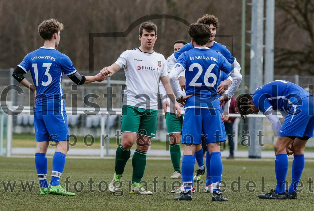 2024-02-17_070_FC_Schwaig_gegen_SV_Kranzberg | Marzling, Deutschland, 17.02.2024:
Fußball, Landesliga Südost 2023 / 2024, Testspiel, FC Schwaig gegen SV Kranzberg, Endergebnis: 4:1

Johannes Lühr (SV Kranzberg, #13), Benjamin Held (FC Schwaig, #17), Bastian Walter (SV Kranzberg, #26)

Foto: Christian Riedel / fotografie-riedel.net
